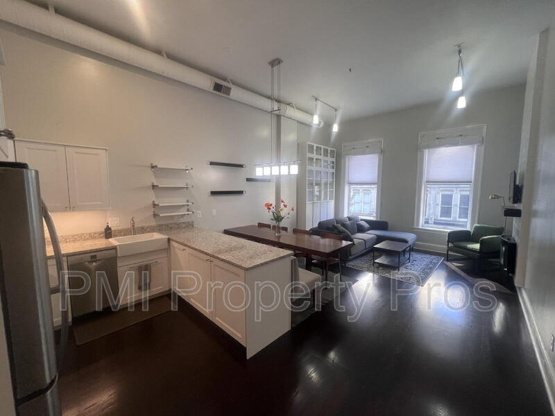 715 North Milwaukee Street – photo 1