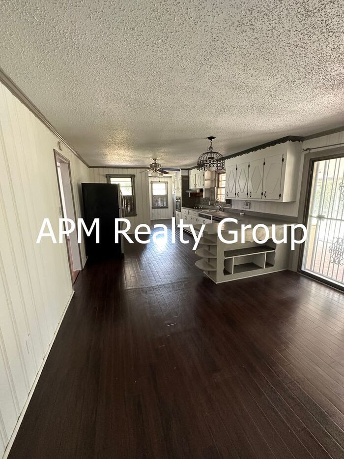 1421 Adella Street – photo 4