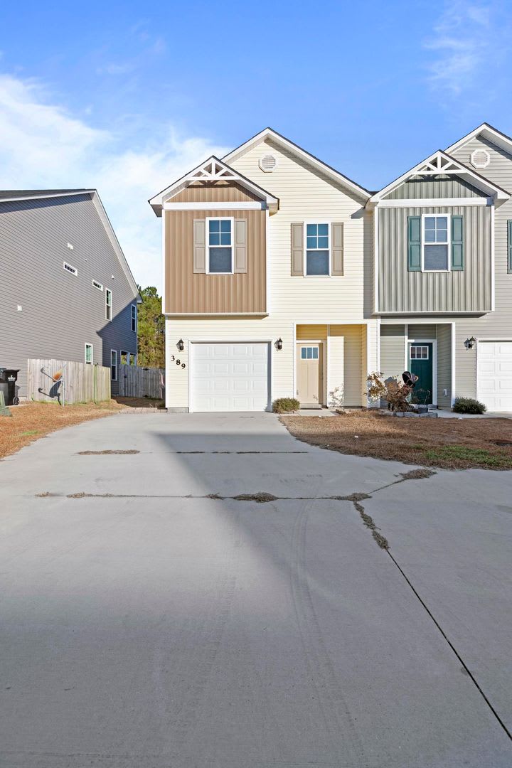 Townhouse For Rent! – photo 1