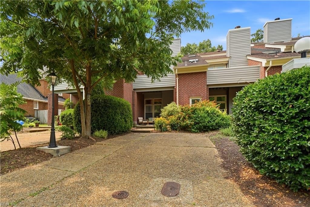 351 Pender Court – photo 1