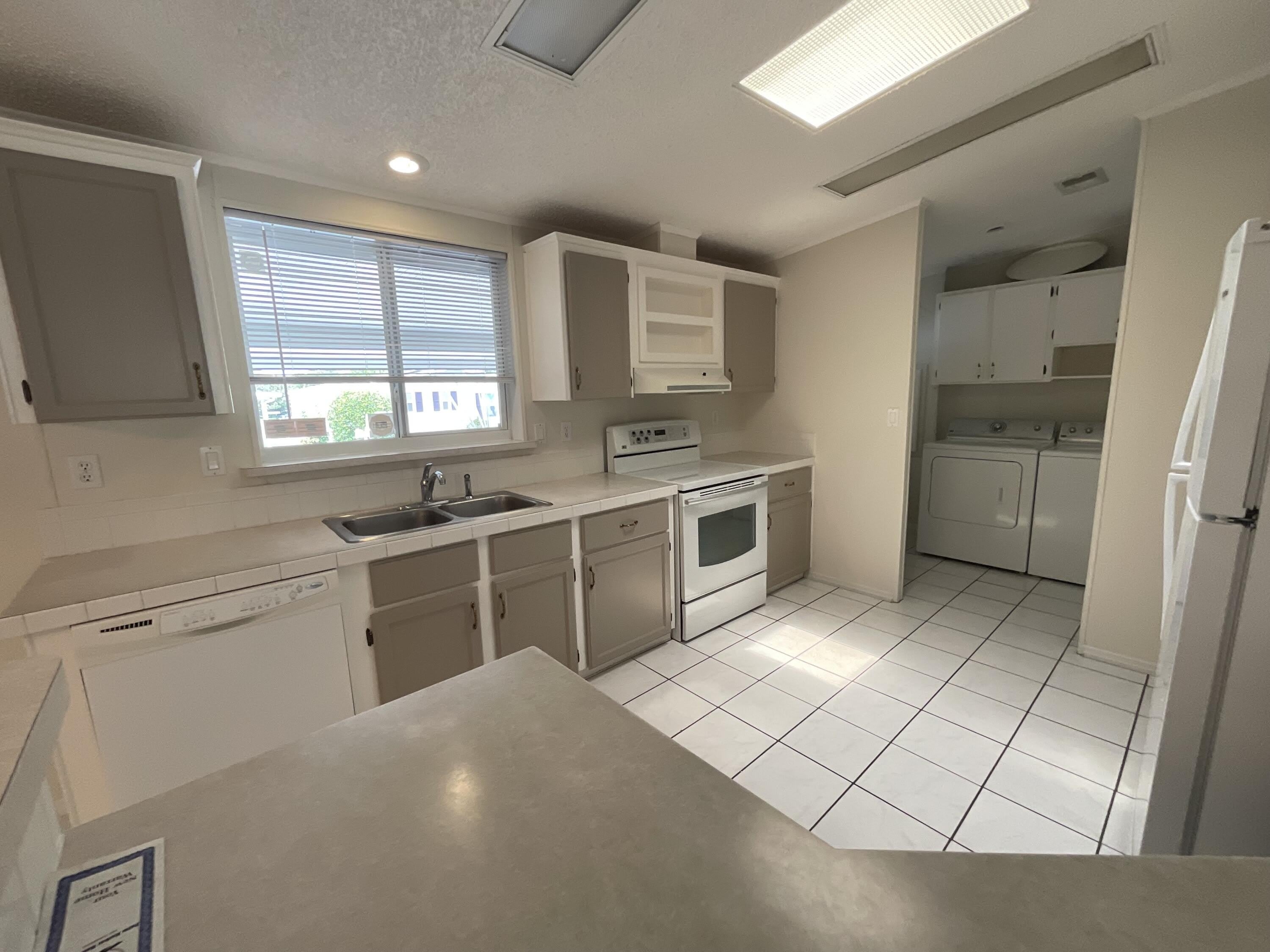 827 Sunglow Street – photo 3