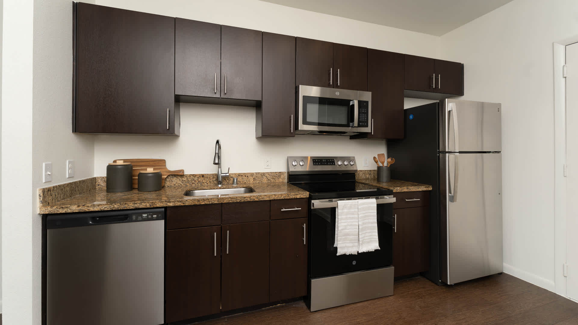 Union at Carrollton Square Apartments – photo 3