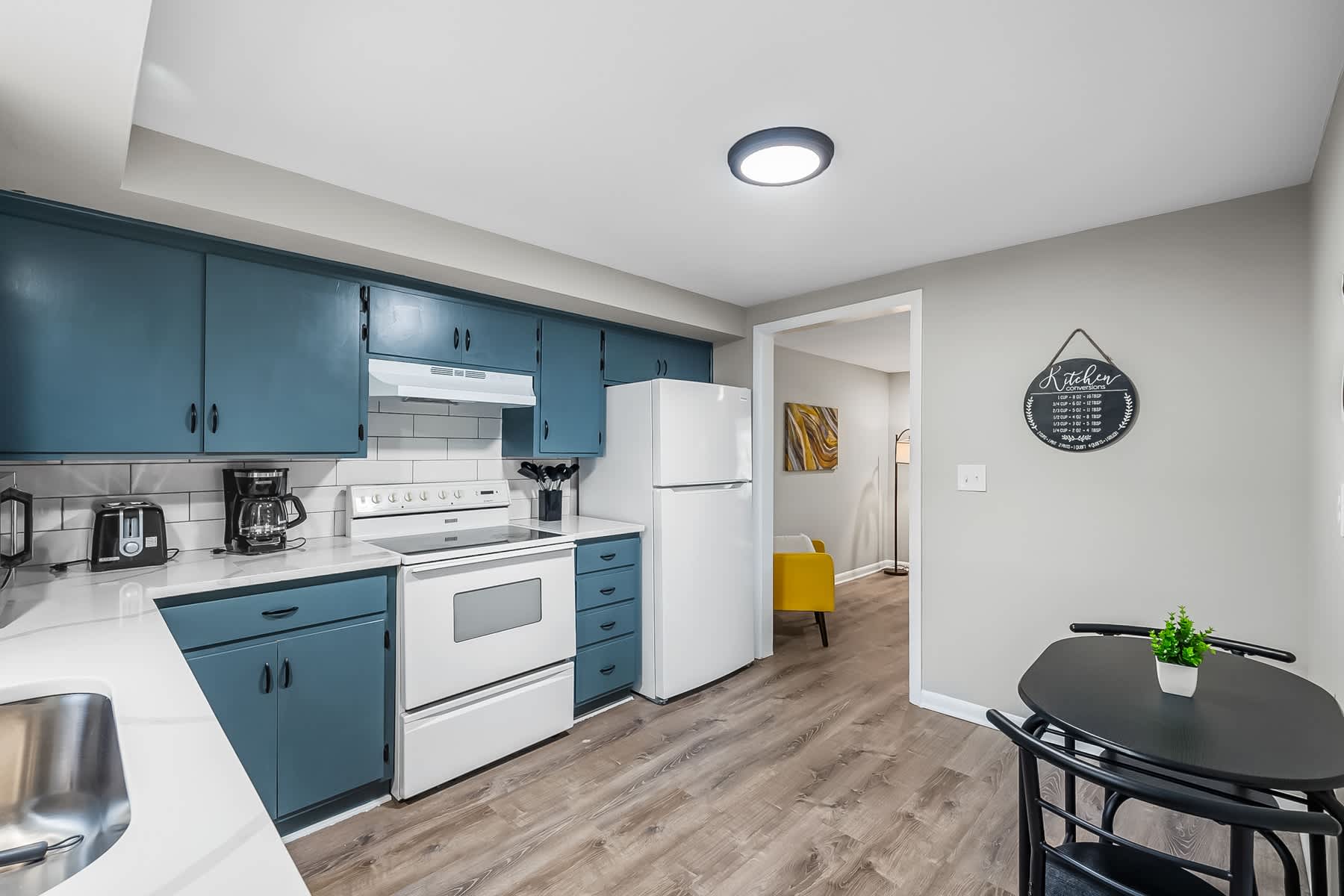 322-324 West Rensselaer Street – photo 4