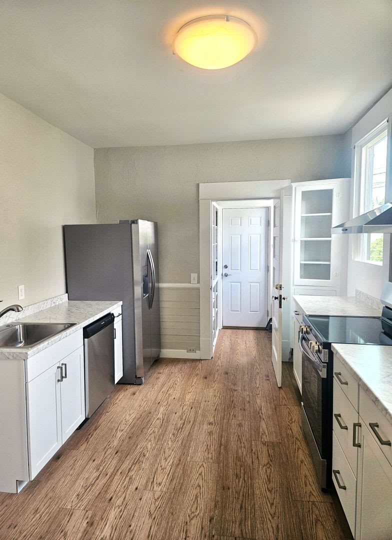 1000 Off 1St Month S Rent Charming 5 Bedroom Home With Updated Kitchen Bath In Fairhaven – photo 4