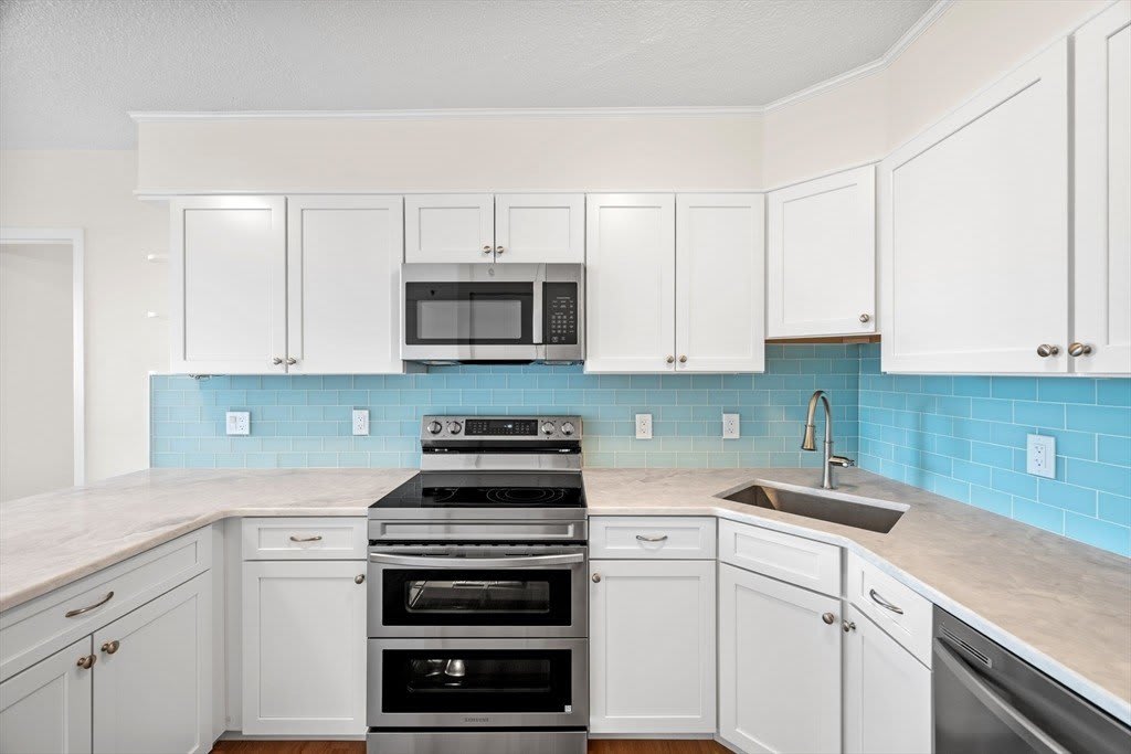 300 Lynnshore Dr – photo 5