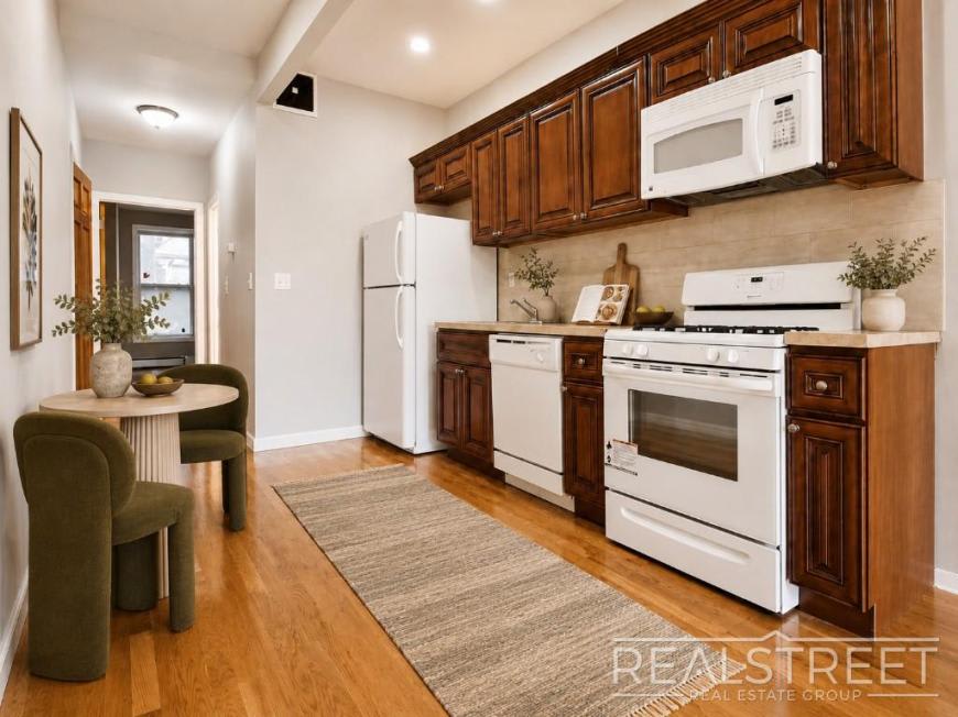 479 Hicks St – photo 4