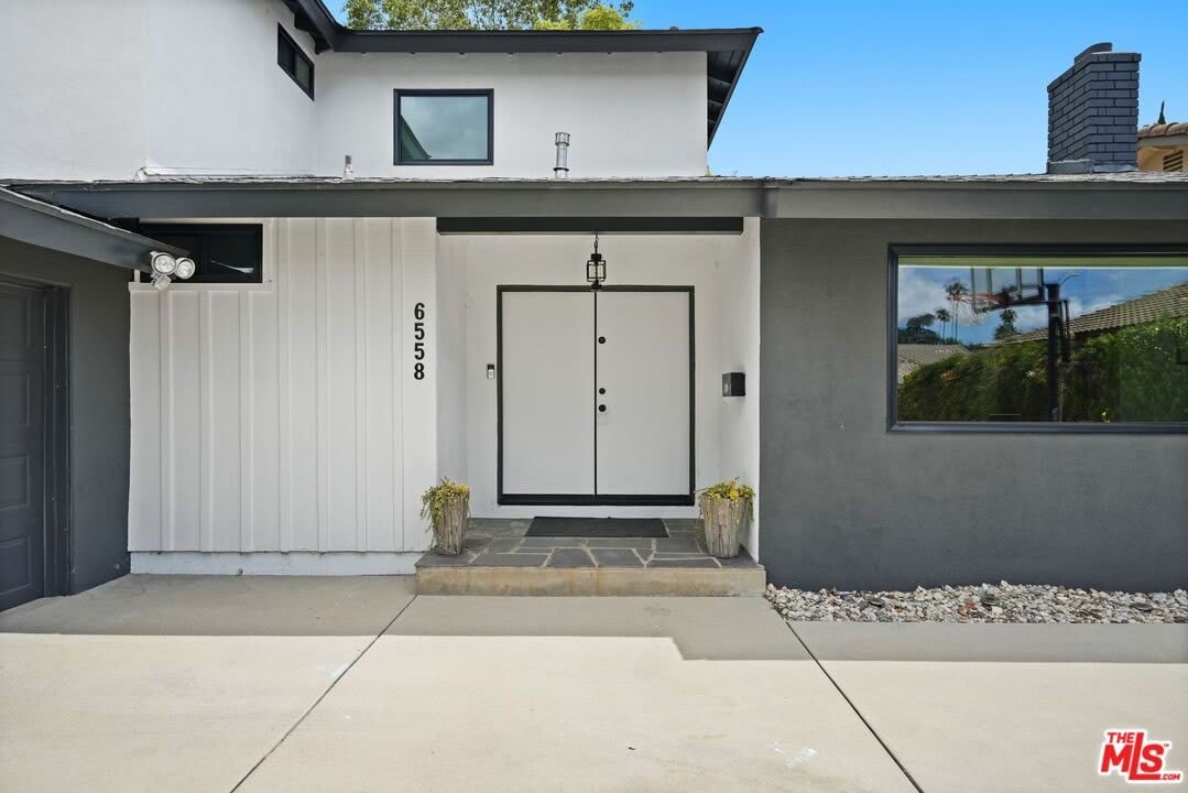 6558 Lasaine Ave – photo 2