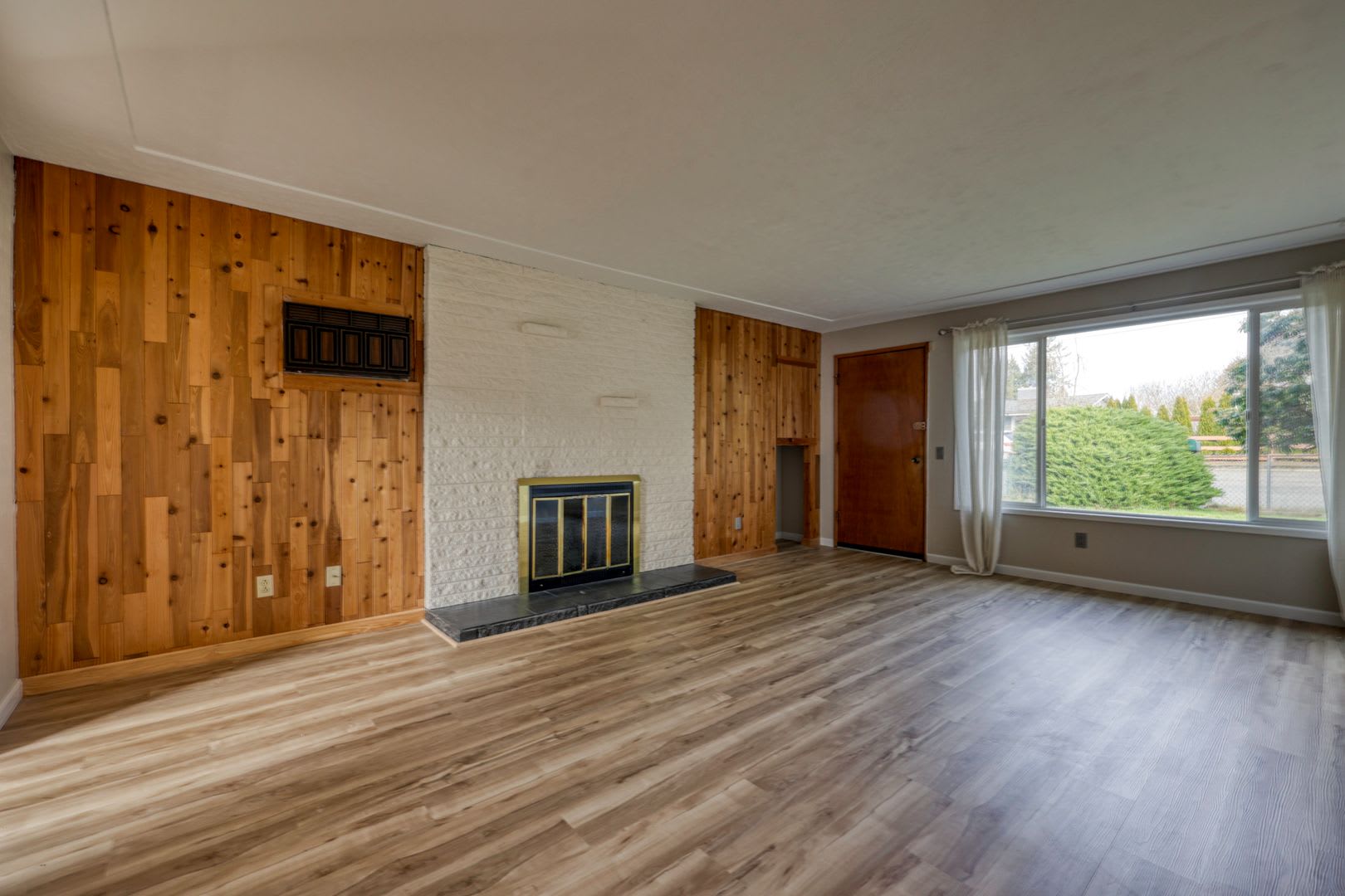 Desirable Tumwater Hill 1960 S Classic Charmer With 2 Beds 1 Bath Attached Garage New Paint And Flooring – photo 5