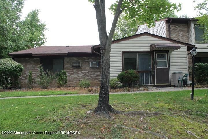 134 Amberly Drive – photo 1