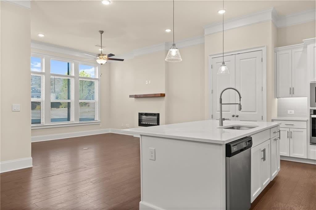 136 Village Green Avenue – photo 4