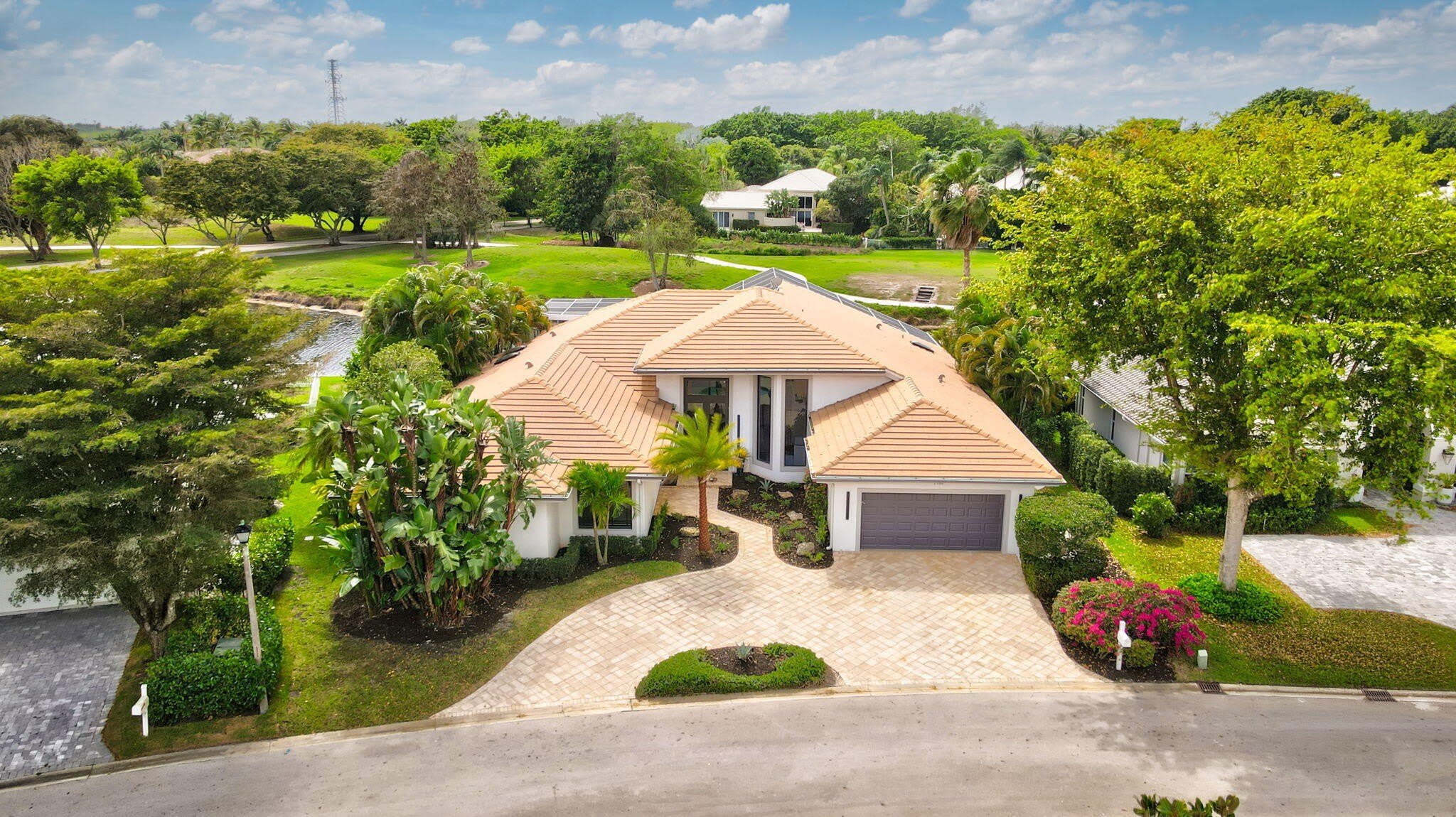 11180 Isle Brook Court – photo 2