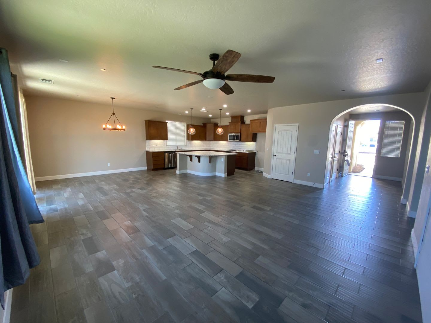 Don't miss this newer 4 bedroom home in northwest Hanford.... – photo 3