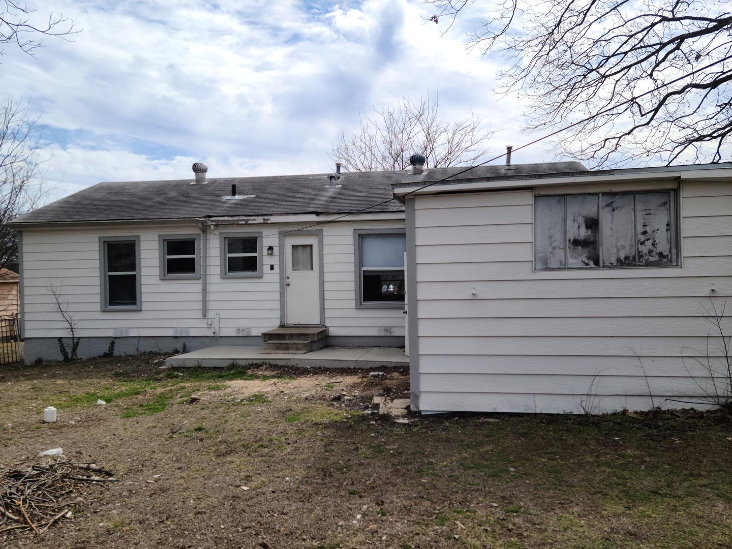 3 (or 4) Bedroom 1 Bath Home – photo 2