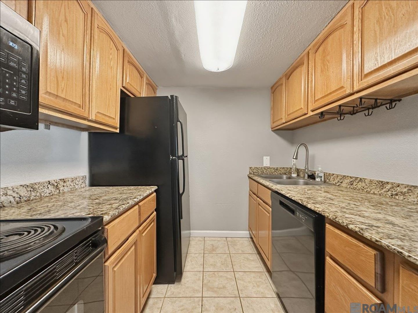 2 bedroom Condo Located in a Gated Community – photo 5