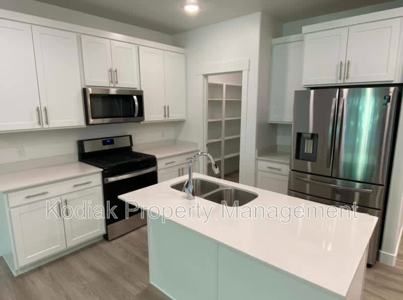 1087 N 1840 W – photo 1