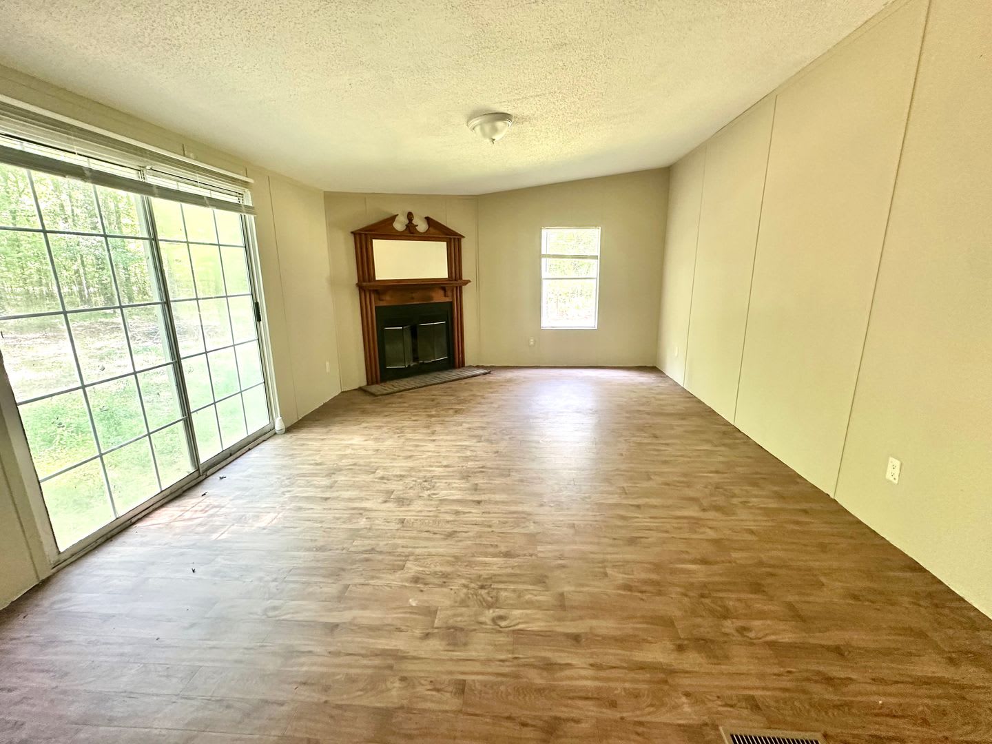 3 Bed, 2 Full Bath – photo 5