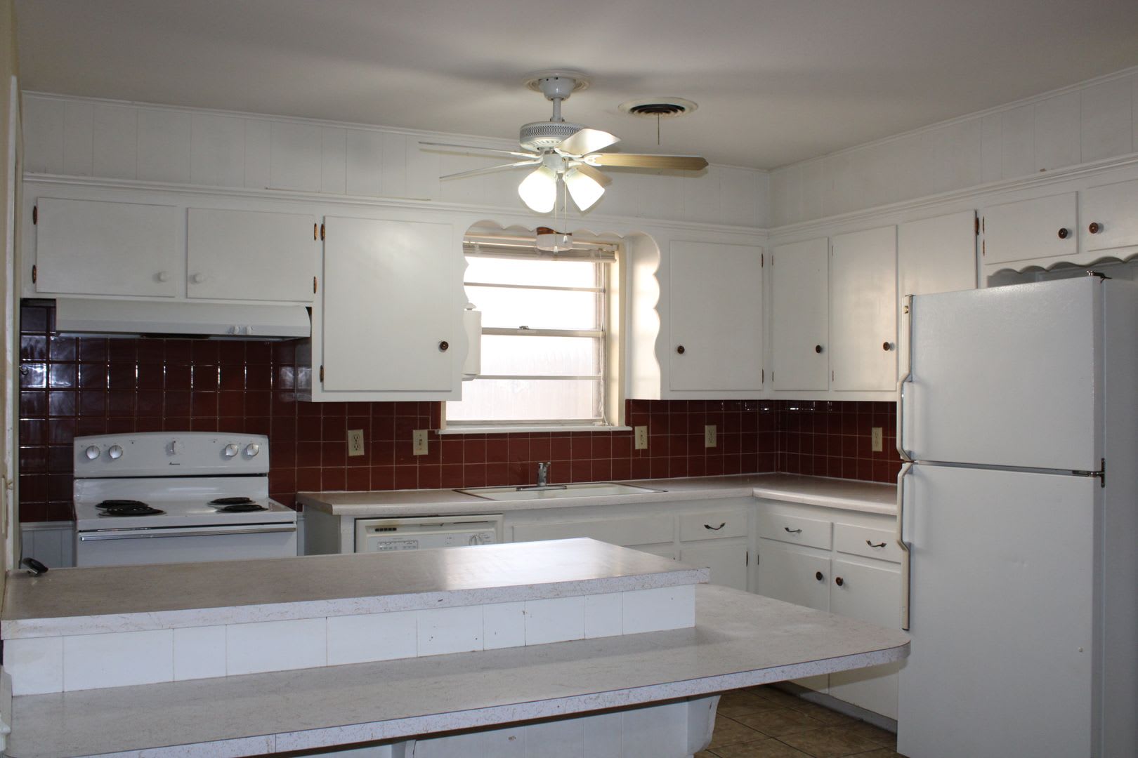3 Bedroom, 2 Bathroom, 1 Car Garage with Large Backyard! – photo 5
