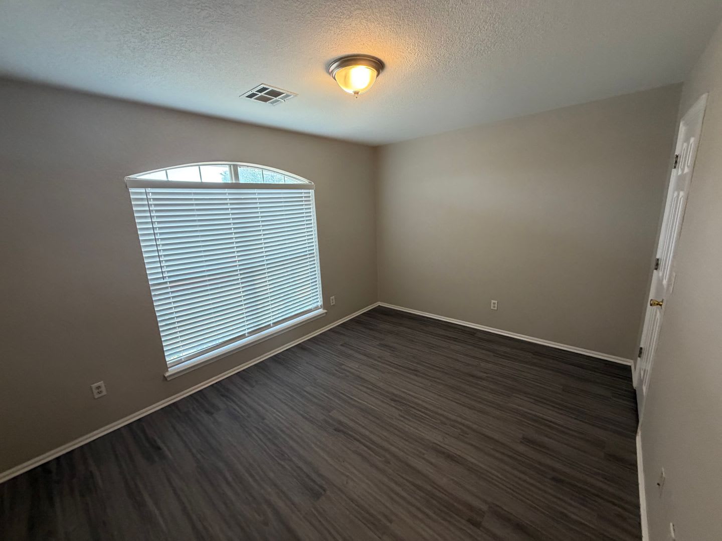 Charming 3 Bed 2 Bath Home in Del City – photo 2