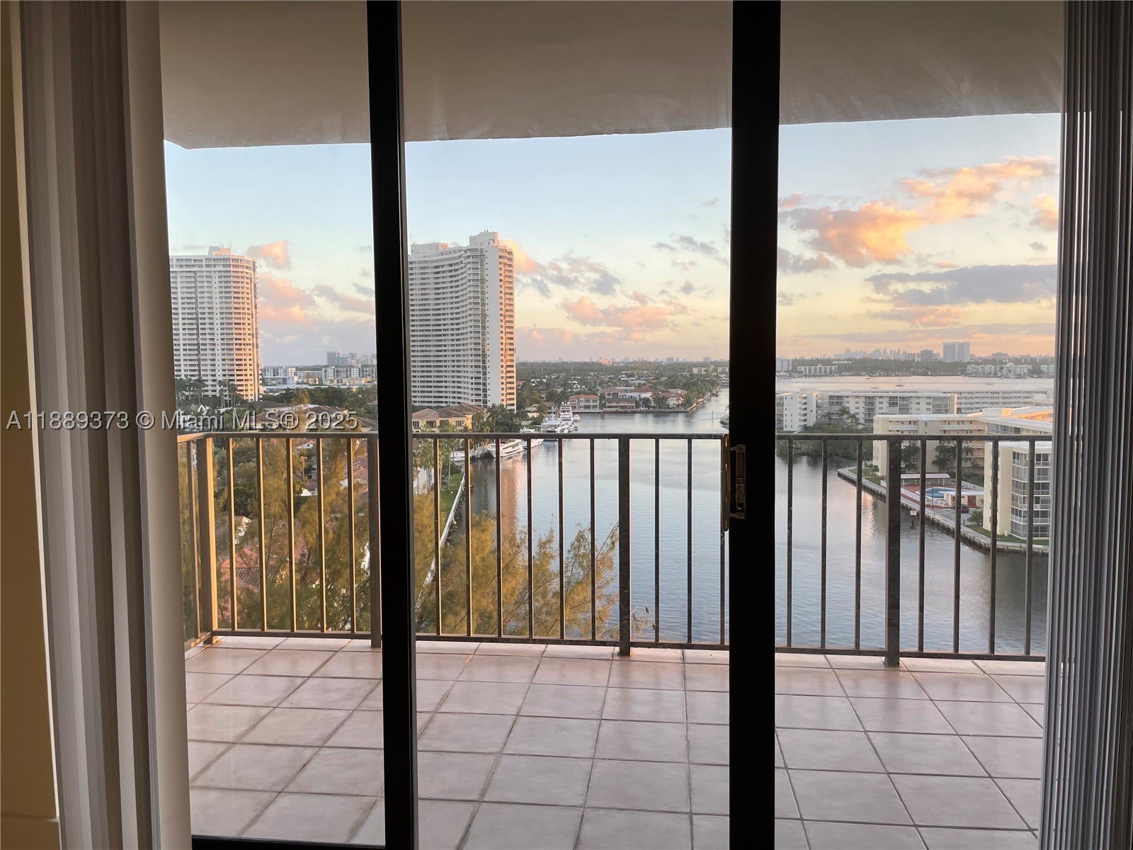 18151 NE 31st Ct – photo 2