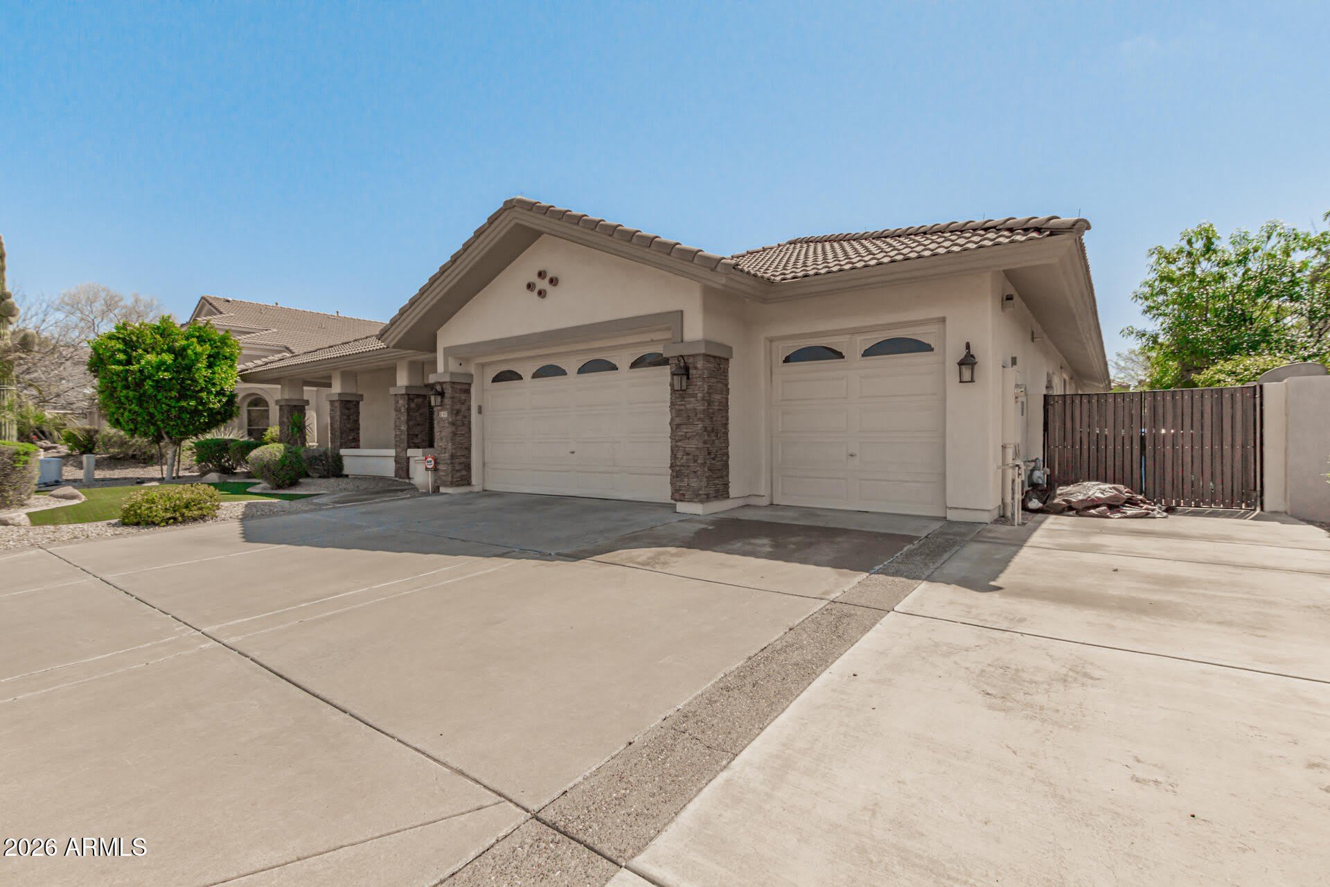 1687 E CAROB Drive – photo 2