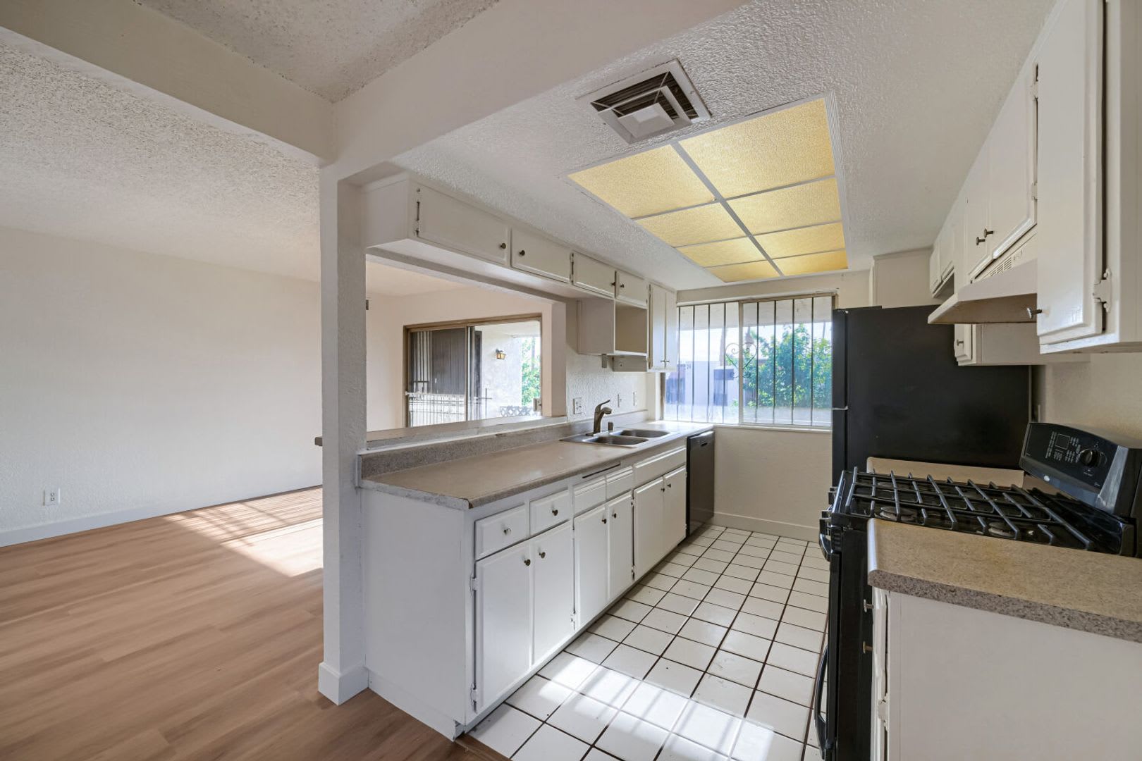 3 Bedroom Condo In The Heart Of Las Vegas – photo 4