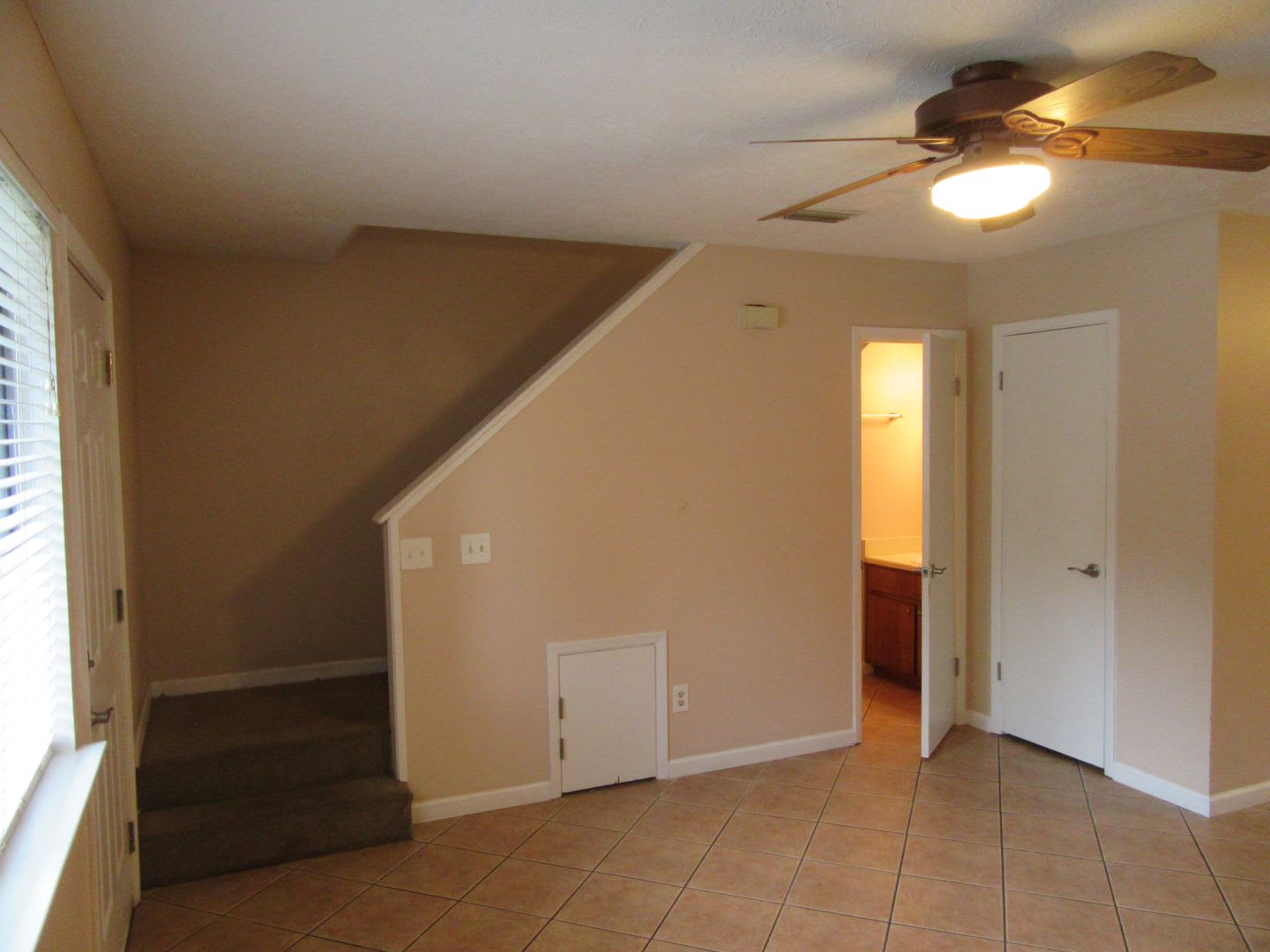804 West St – photo 4
