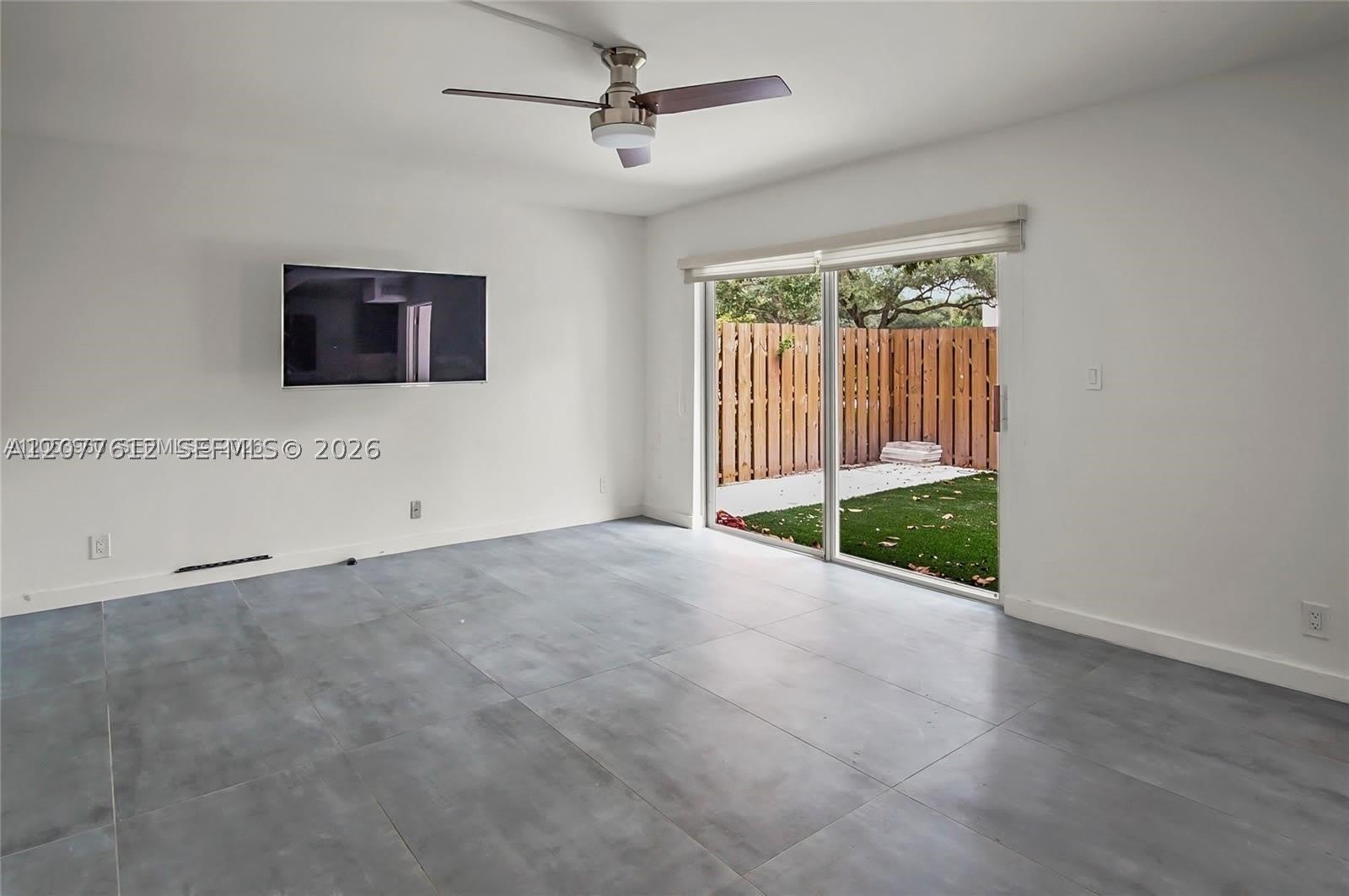 2161 Orange Grove Dr – photo 2