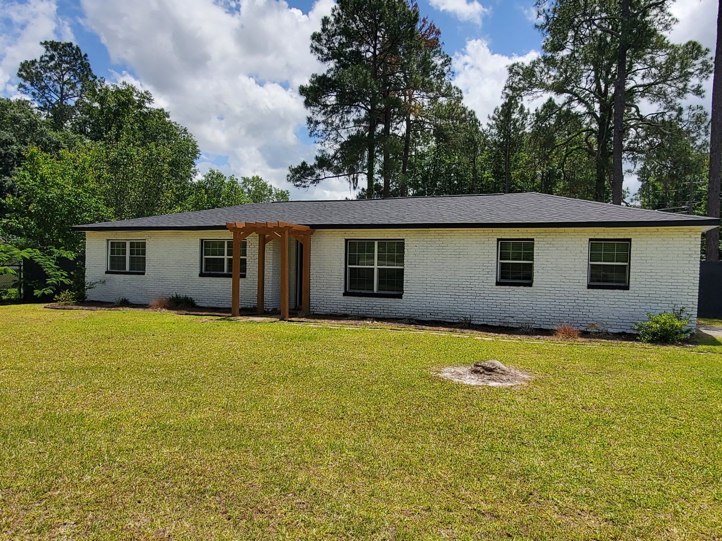 500 Move In Discount Spacious 4Br 2Ba Home With Brick Exterior Large Open Living Area And Pet Friendly In Valdosta Ga – photo 1