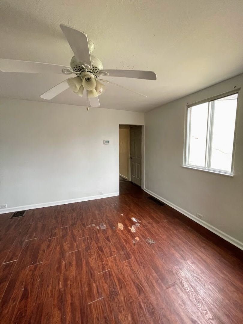 2 Bed, 1 Bath Home in Greenfield – photo 2