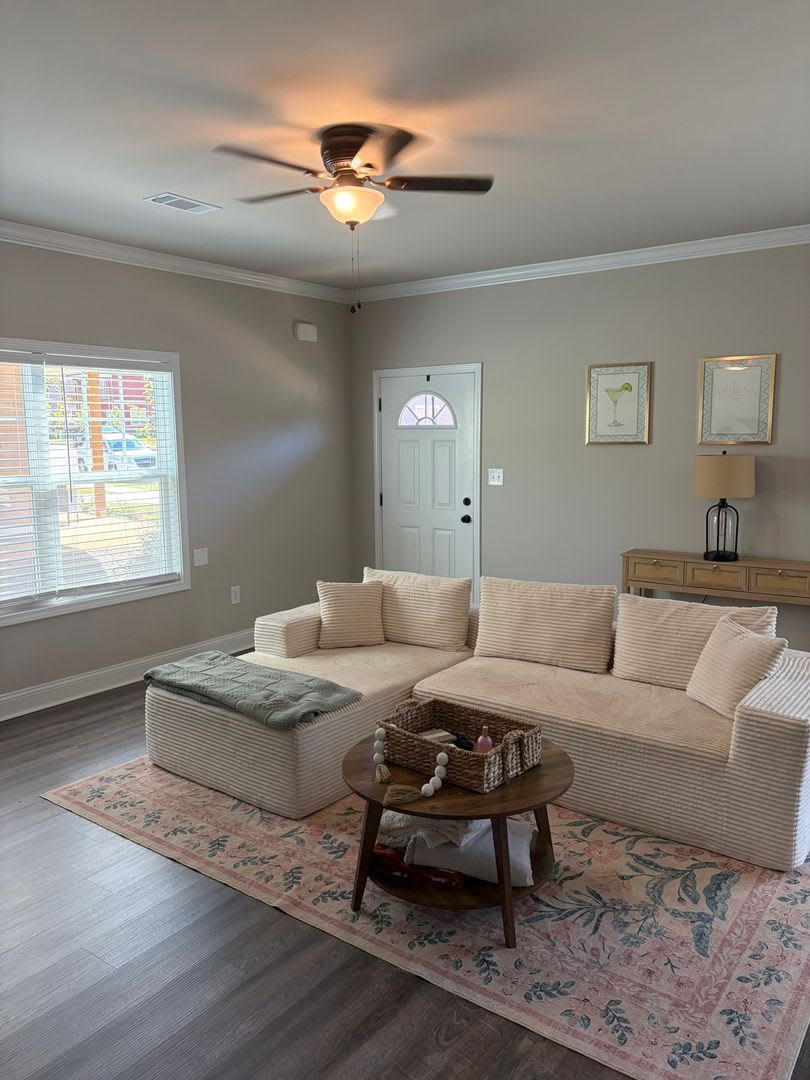 4 Bedroom 4 Bathroom Pre-Leasing for 2027 – photo 2