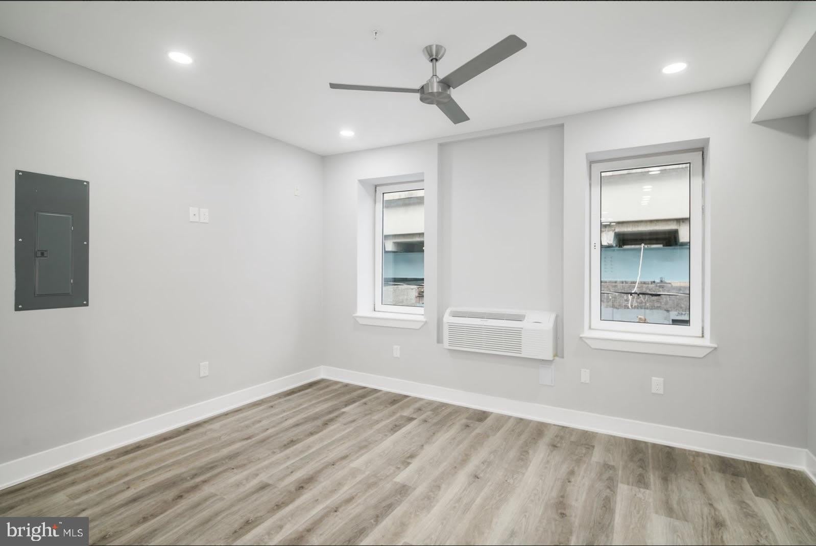 2950 KENSINGTON Avenue – photo 3