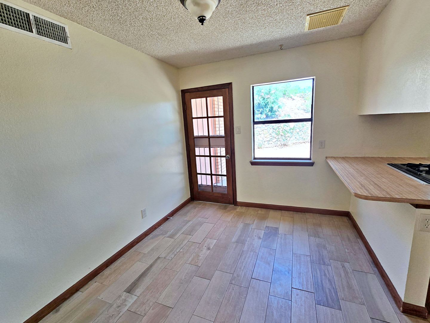 Charming Cul-de-Sac Home with Mountain Views – photo 5