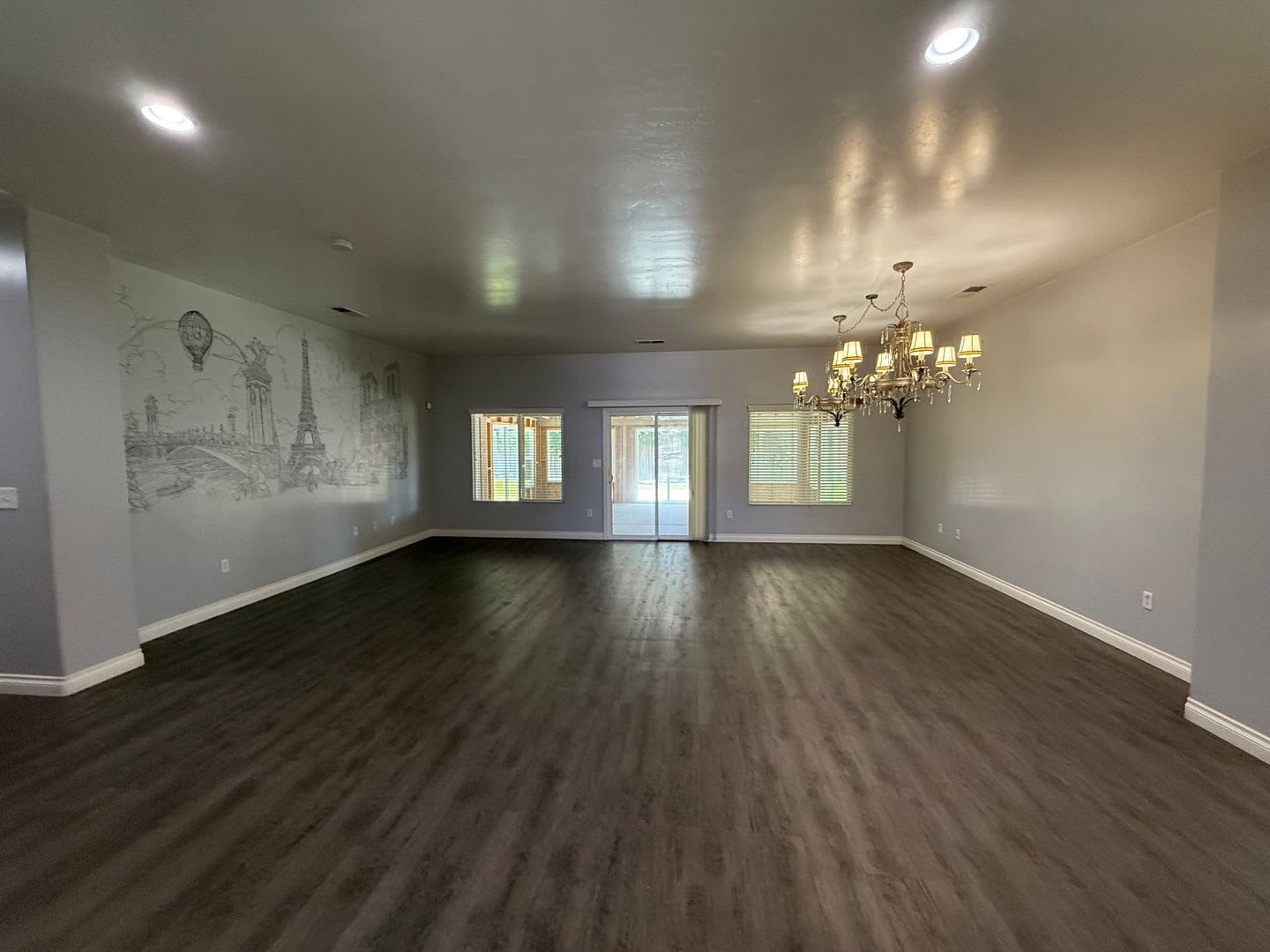 Beautiful 4 Bedroom, 3 Bathroom Home with Enclosed Patio & Stunning Backyard – photo 3