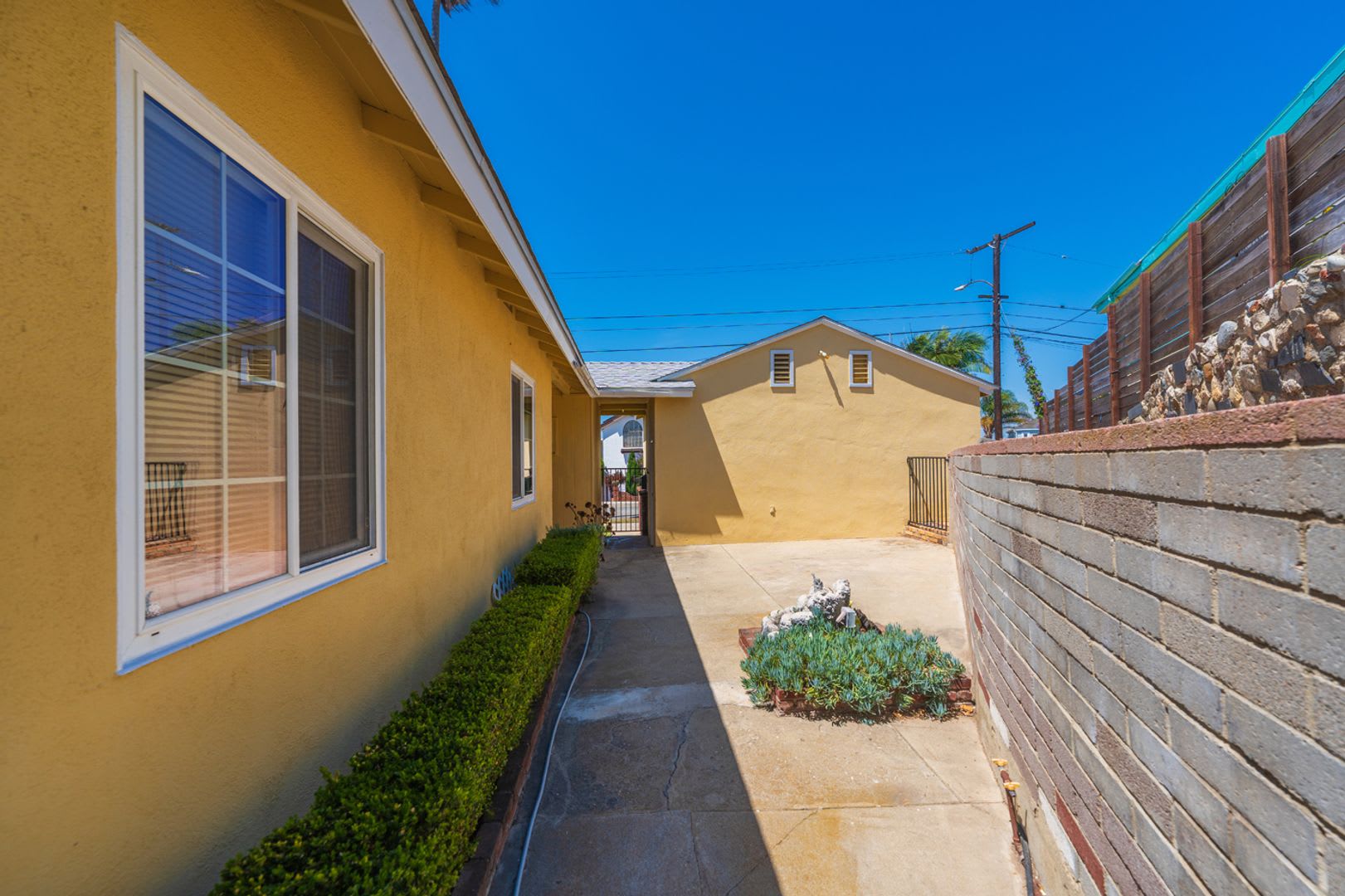 Great Redondo Location 3 bed 2 bath – photo 5