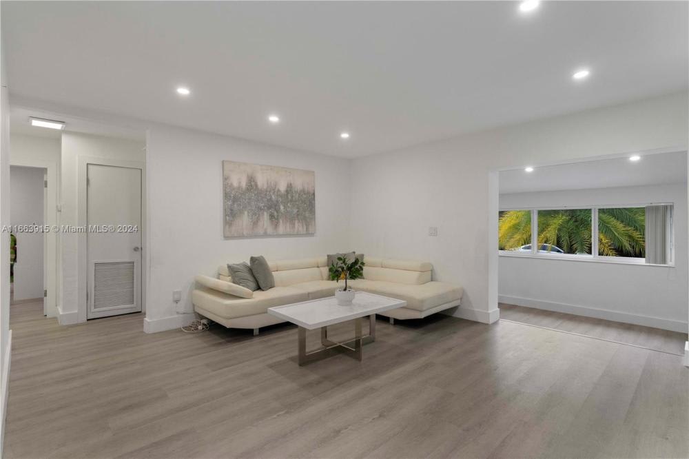 1417 Plunkett St – photo 5