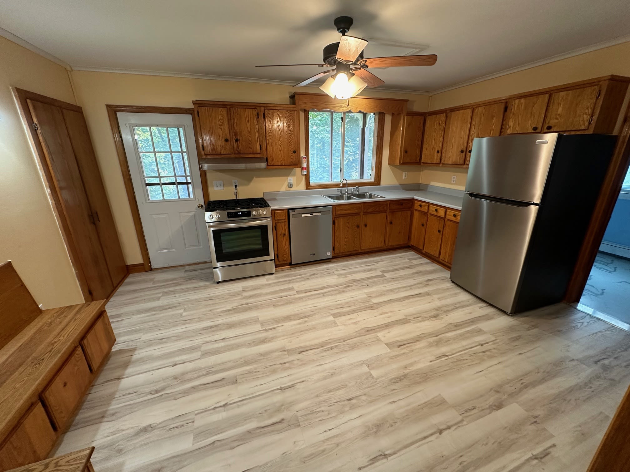 318 E Main St – photo 5