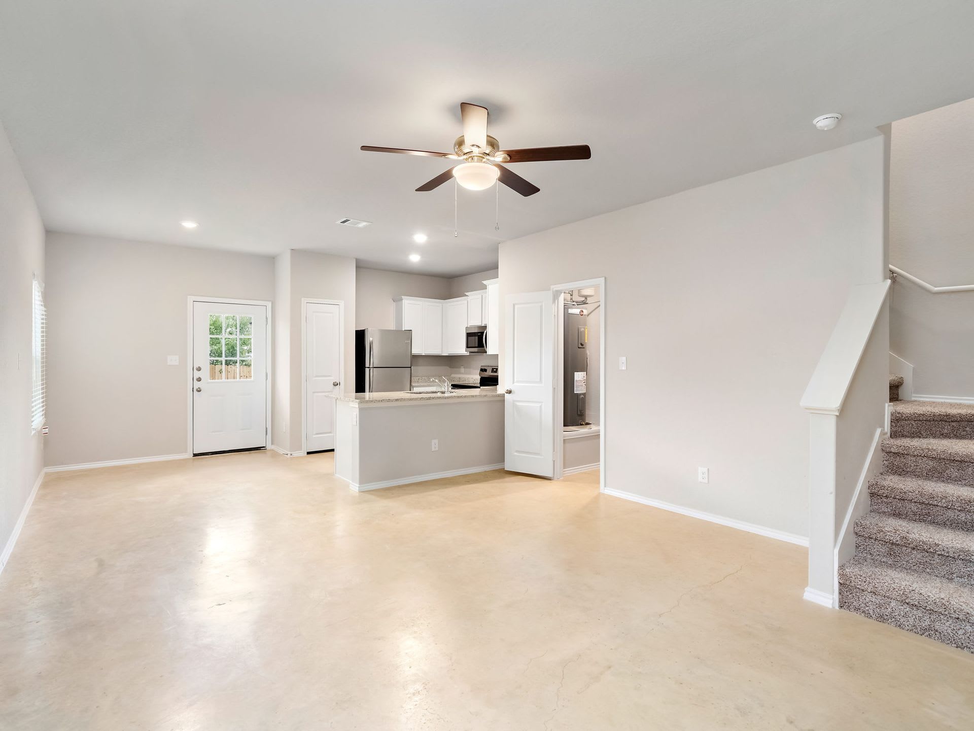 MOVE IN READY!! – photo 4