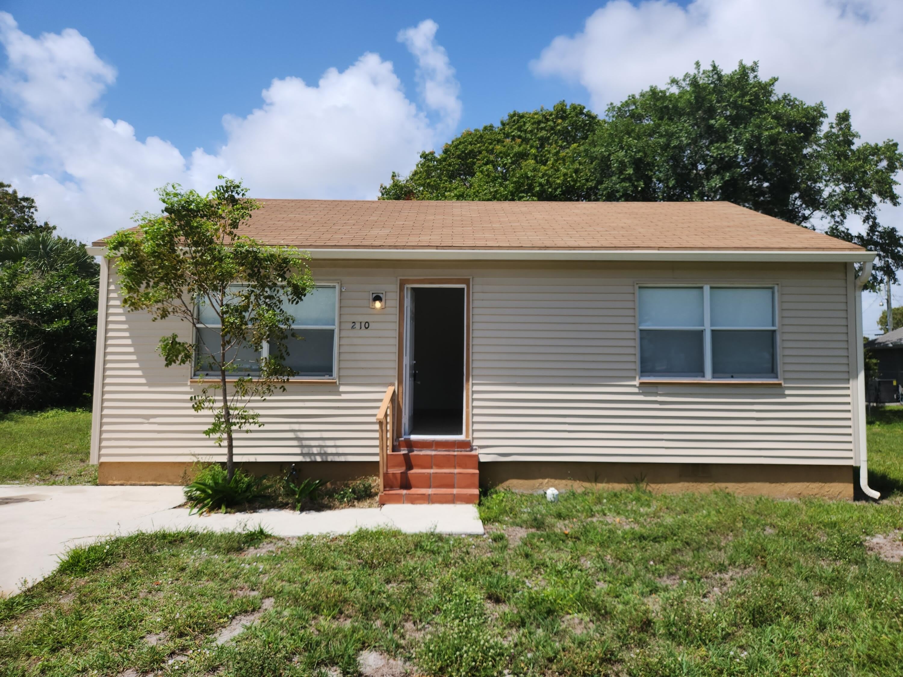 210 NW 13th Avenue – photo 1