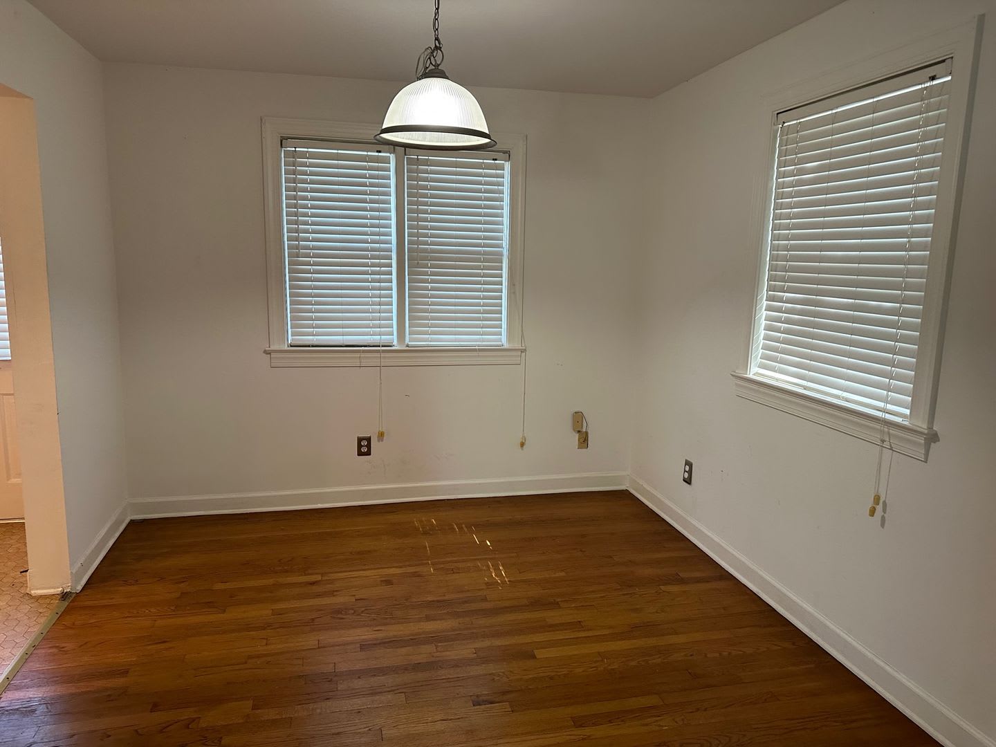 Lovely 2 Bedroom with 1.5 Bath located in Village District – photo 4