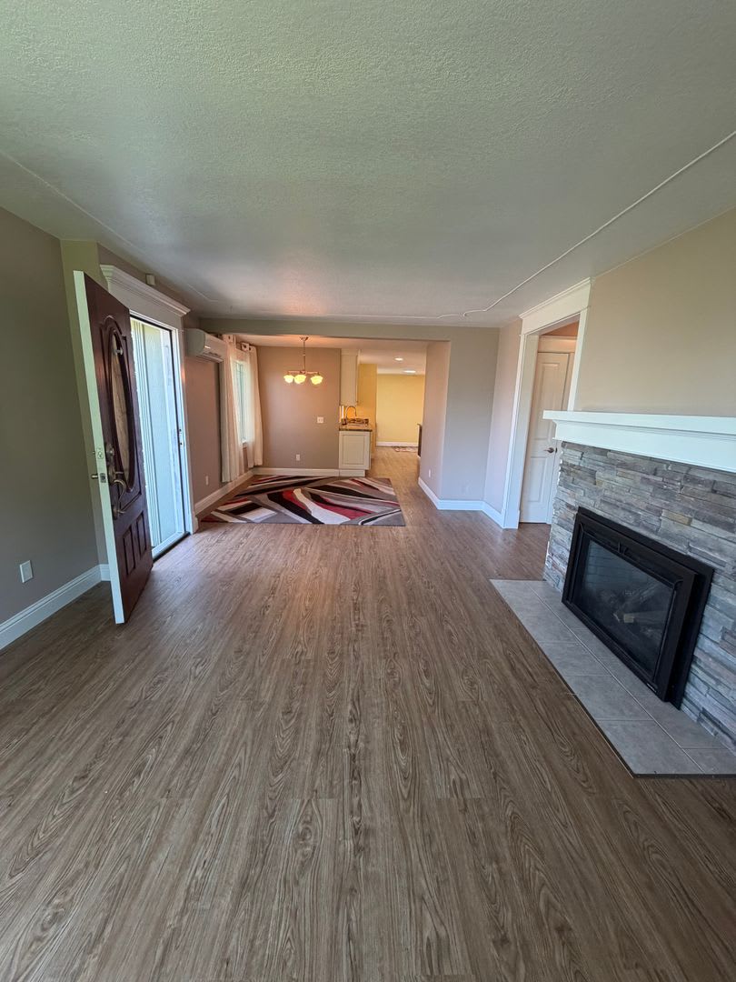 Newly Remodeled 2 Bedroom, 1 Bathroom House – photo 3