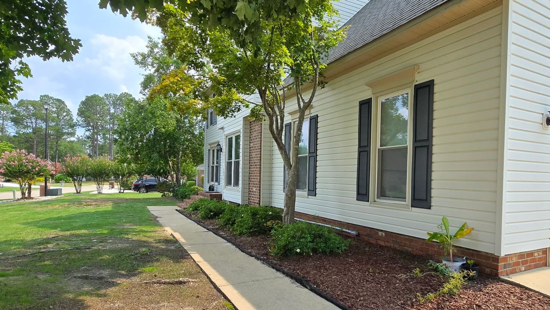 Welcome Home To This Beautiful Rental Located Just Off Country Club Drive On The Highly Sought After North Side Of Town – photo 5