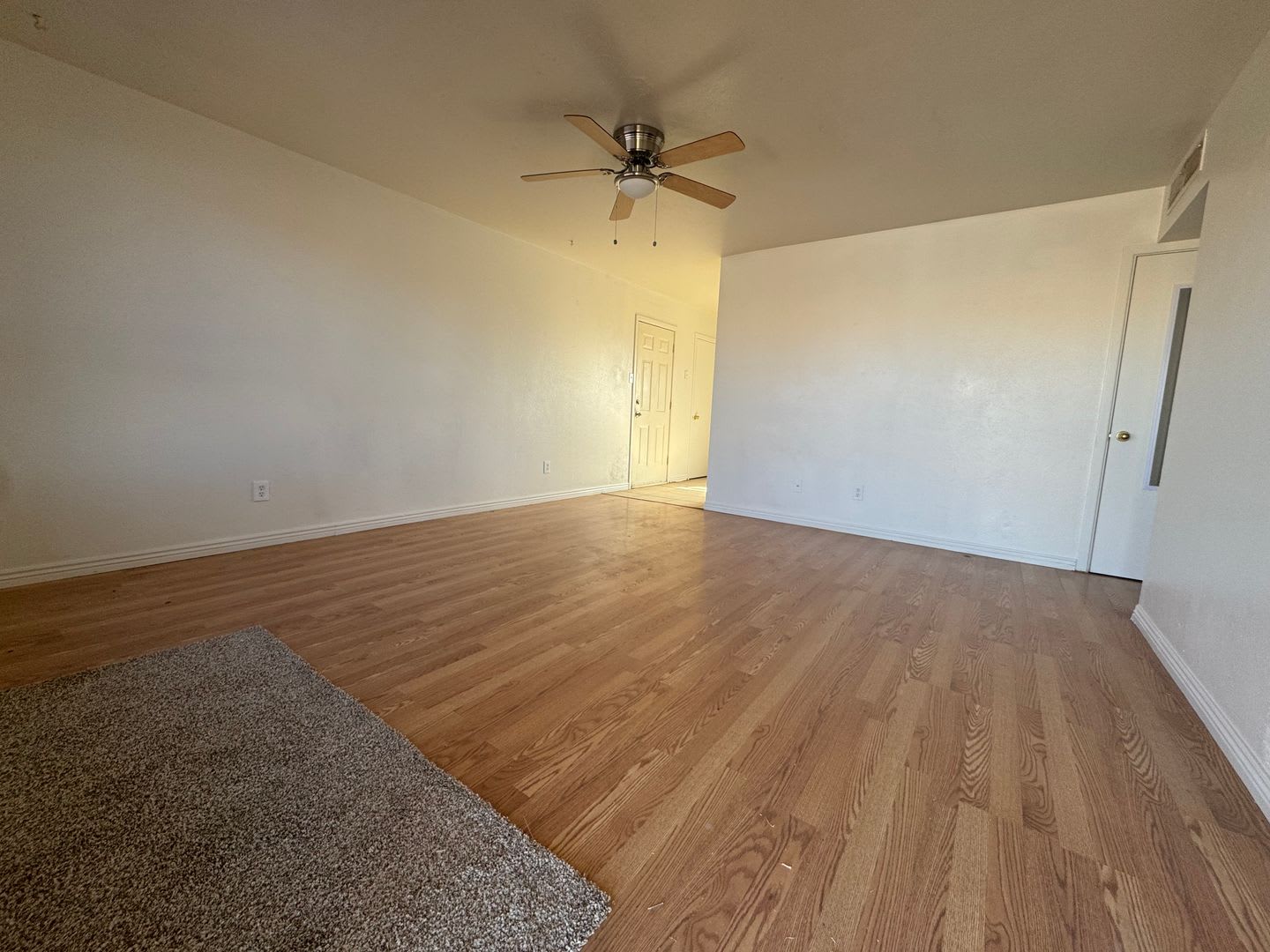 613 S Hemlock – photo 2