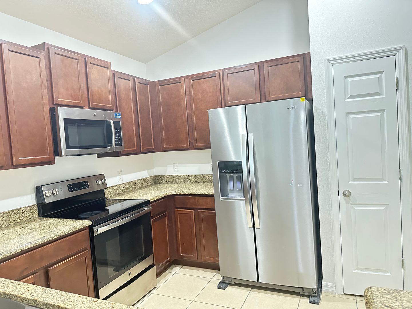 4 Bedroom 2 Bath Single Family Home 1927 Sq.Ft for rent at 477 Kestrel Dr. Groveland, FL. 34736. – photo 5