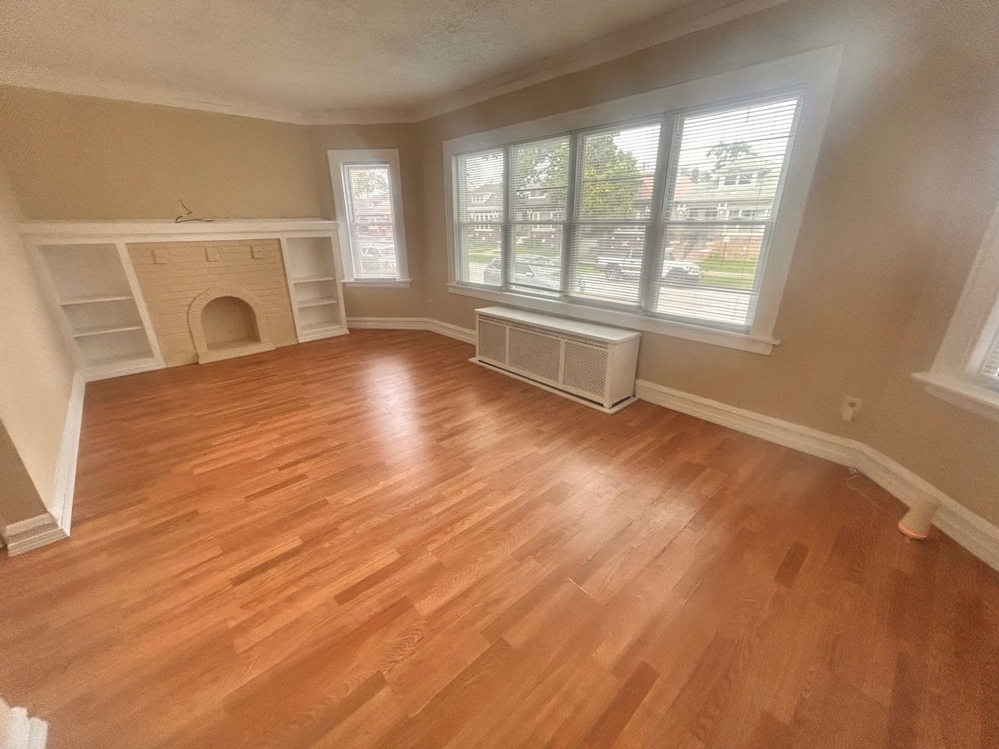 Spacious 4-Bedroom Brick Bungalow with Bonus Room – photo 5
