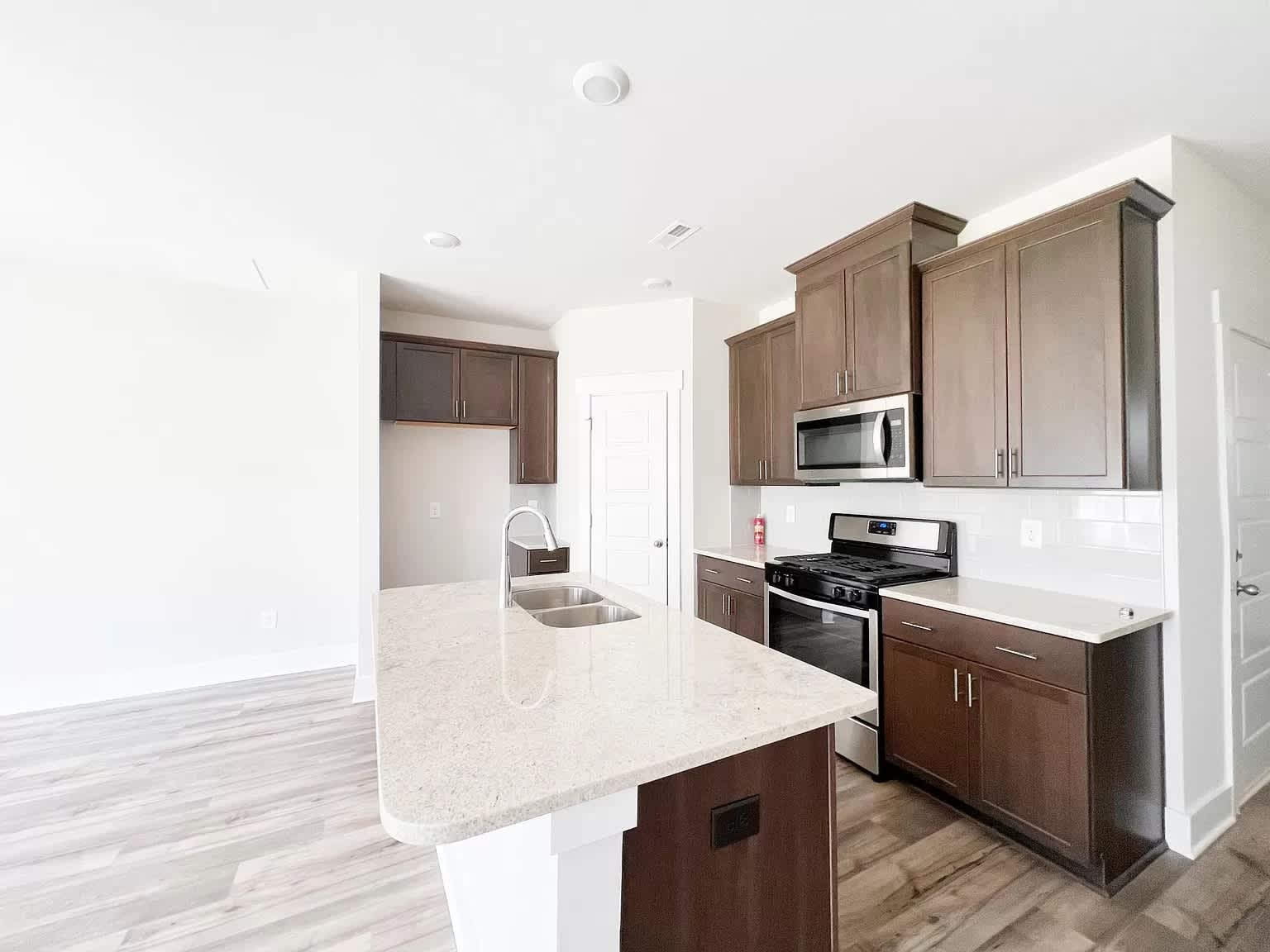 4 Beachley Place – photo 2