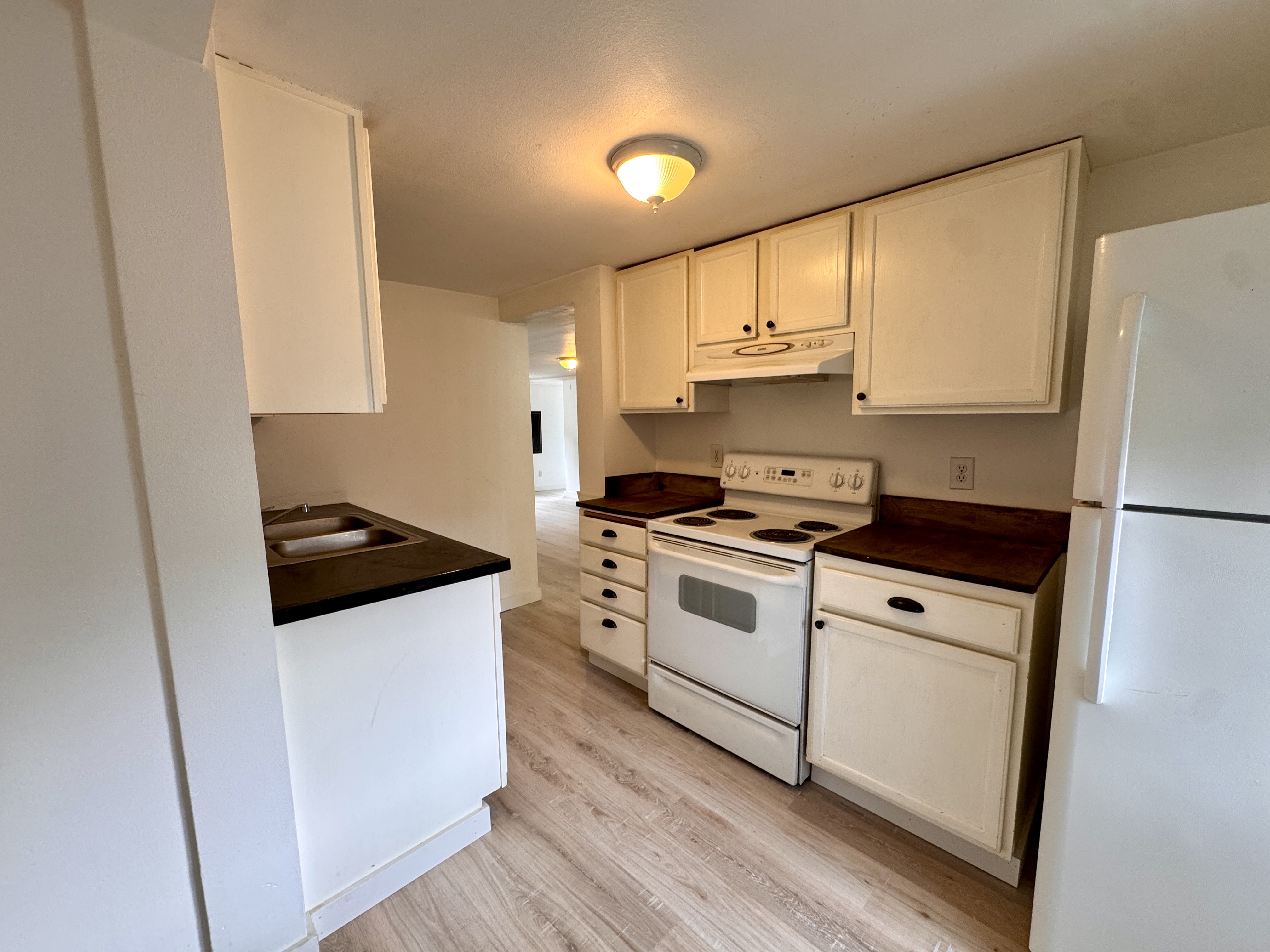 1409 W Railroad Ave Unit A – photo 5