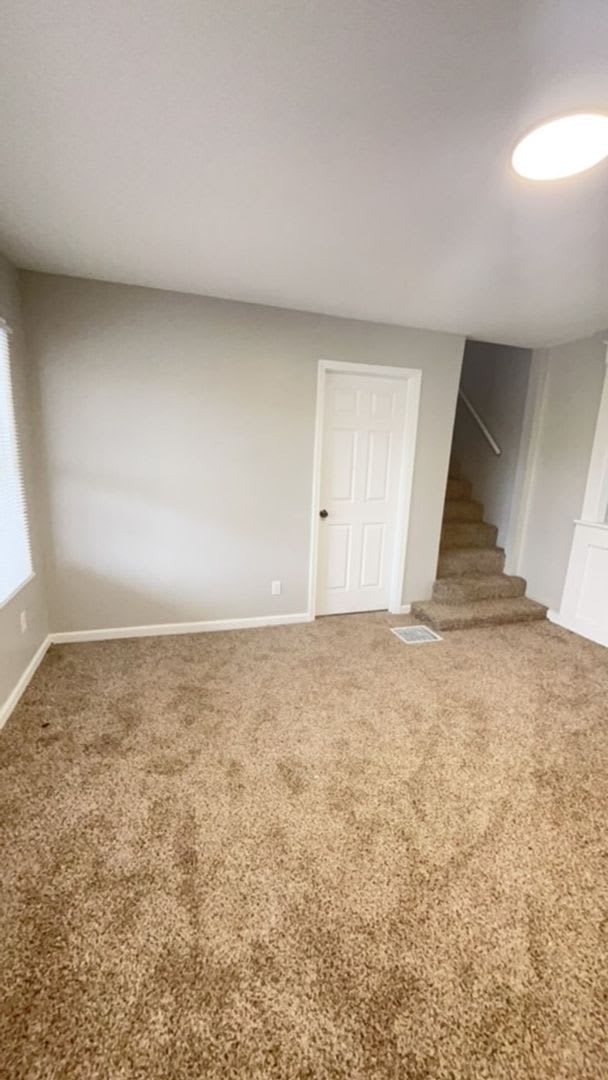 Spacious Newly Renovated 4 Bed 2 Full Bath Home Located Near Downtown! – photo 2
