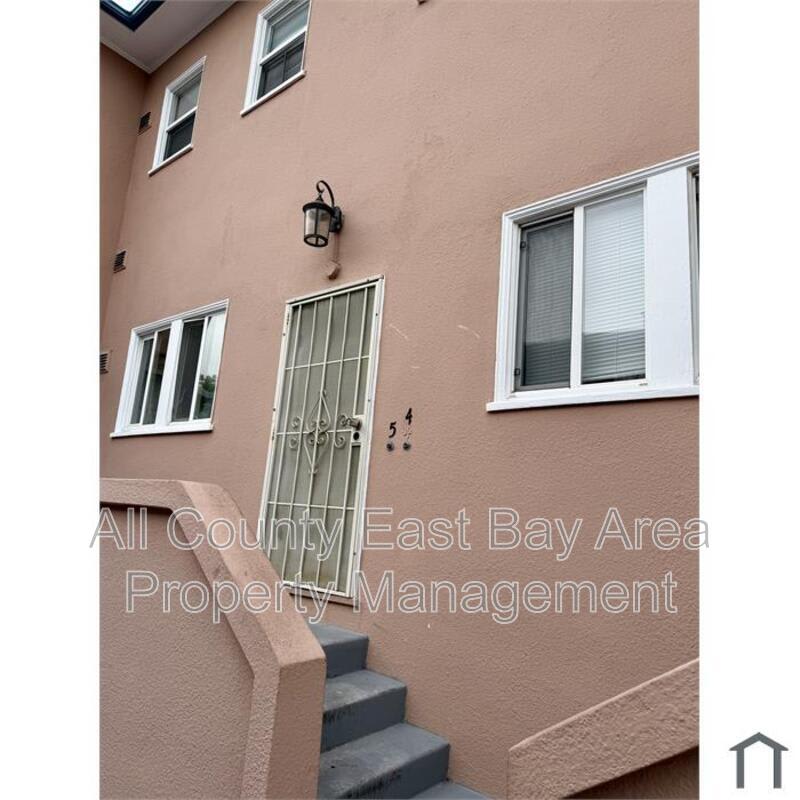 489 55Th St – photo 3