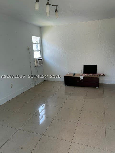 213 SW 11th St – photo 2