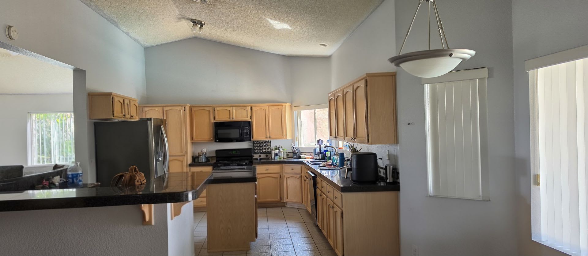 4 beds, 3 car garage and pool – photo 5